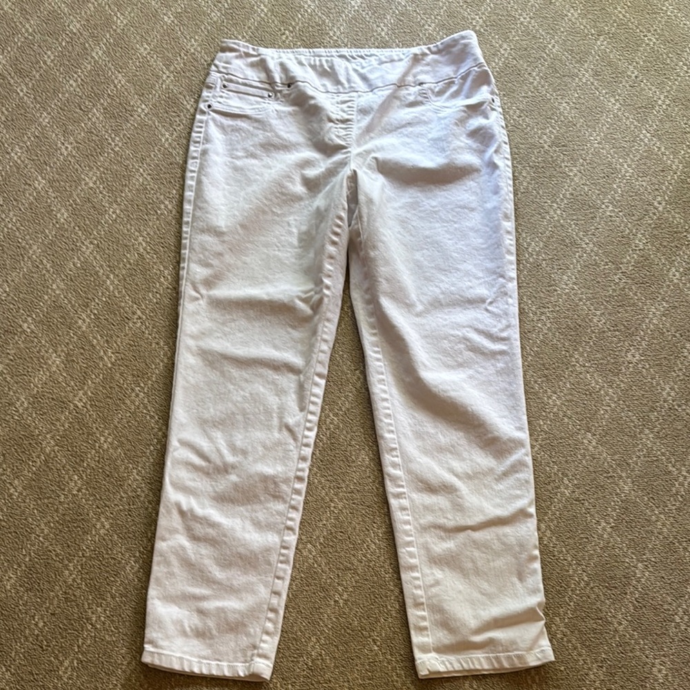 RUBY RD. Pull on Women's White Jeans